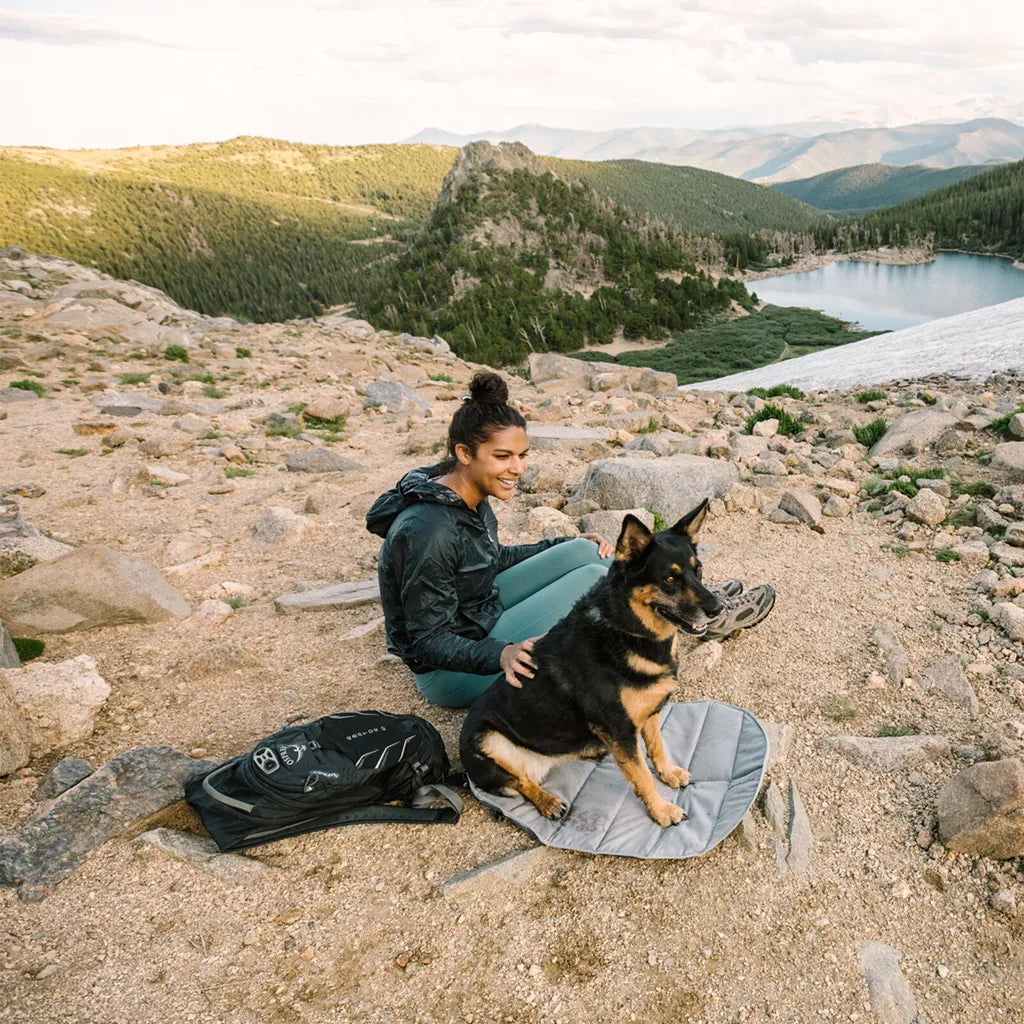  Ruffwear Highlands Pad Bett Cloudbust Gray, Größe:M
