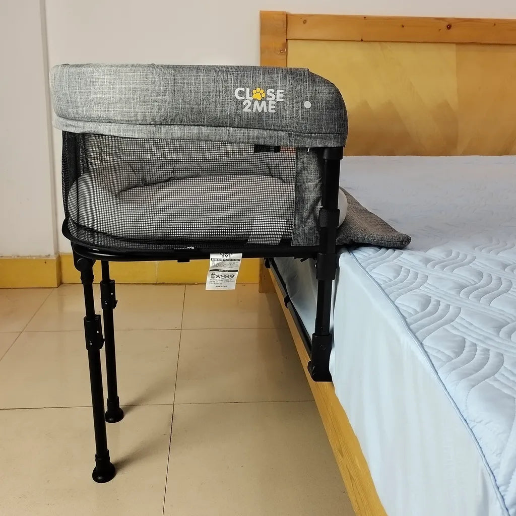  Close2Me HAPPY - Mittelgroßes Beistellbett Für Haustiere Bis 12 Kg, Inklusive Auflagepad Mit Kuschelrand